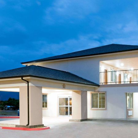 Super 8 By Wyndham Colorado City Экстерьер фото