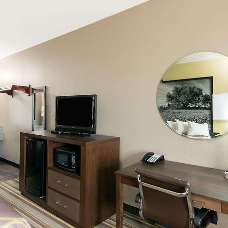 Super 8 By Wyndham Colorado City Экстерьер фото