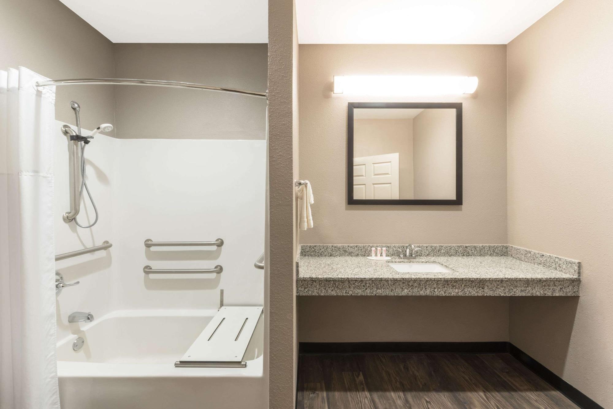 Super 8 By Wyndham Colorado City Экстерьер фото